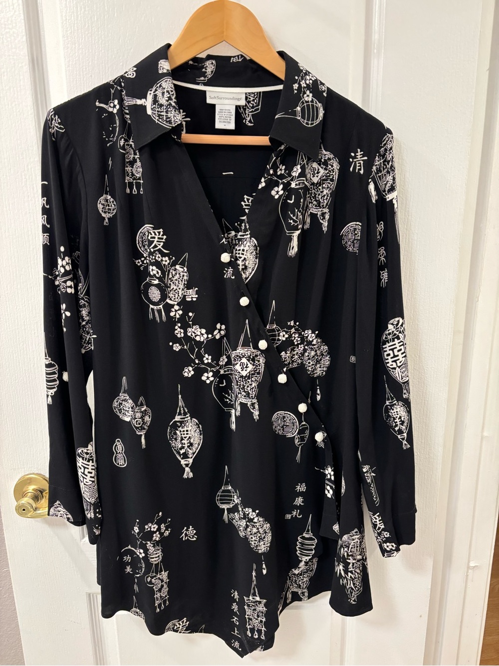 Soft Surroundings Black White Asian Pagoda Print Asymmetrical Blouse Top Shirt